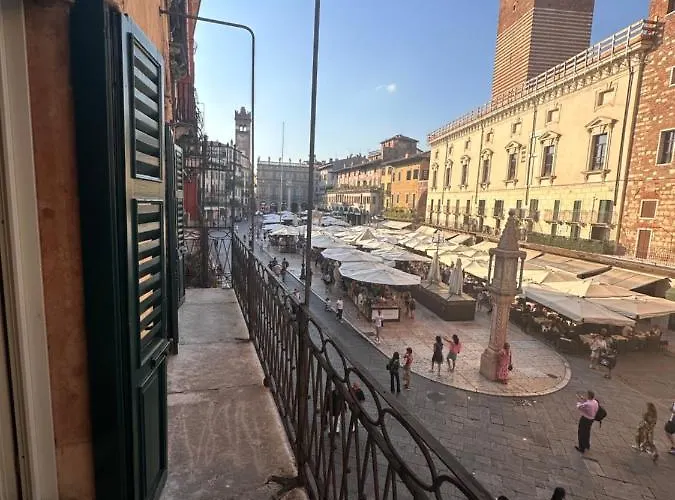 Verona Luxury Flats , Piazza Erbe With Balcony On Main Square