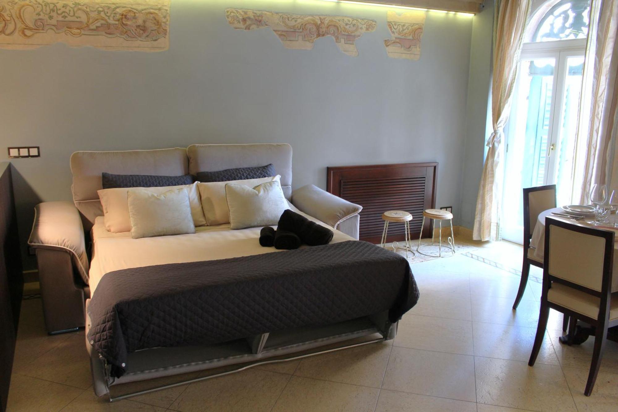 Luxury Flats , Piazza Erbe With Balcony On Main Square Apartment