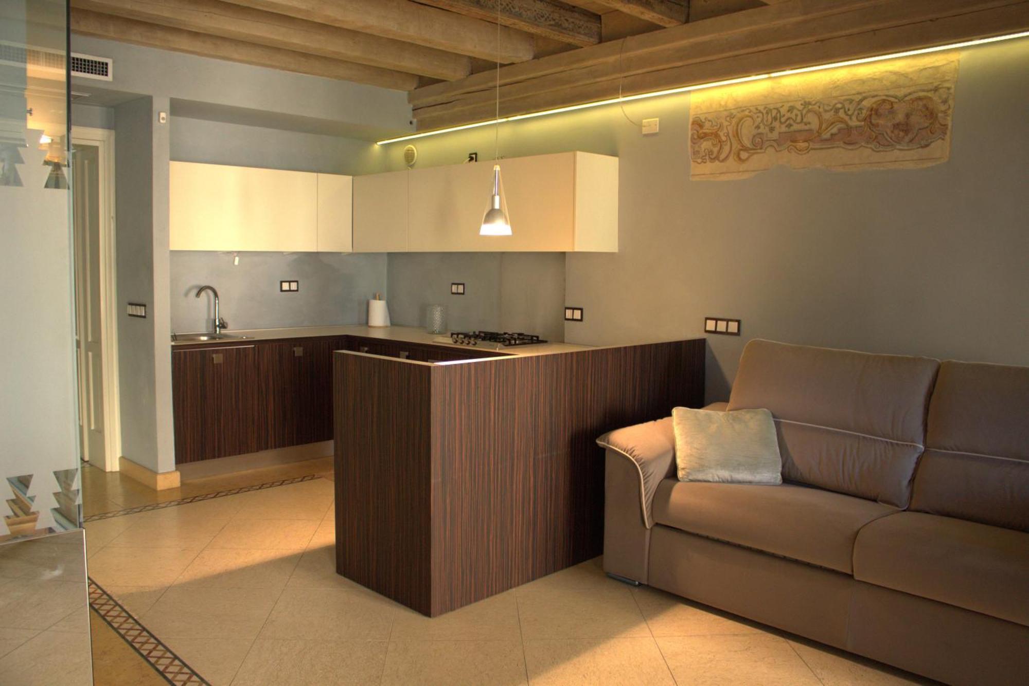 Apartment Luxury Flats , Piazza Erbe With Balcony On Main Square Verona